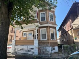 Building Photo - 82 E 18th St