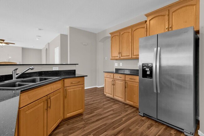 Building Photo - 2032 S Sabrina