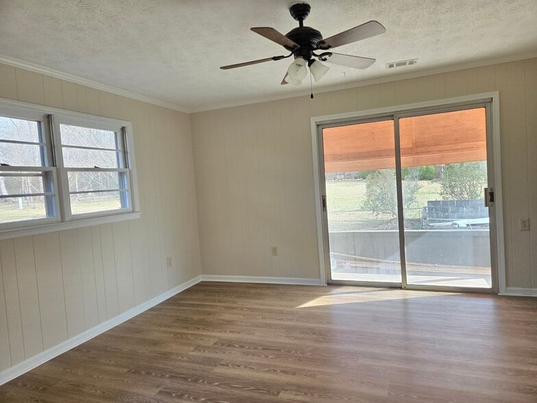 Building Photo - 606 Viewpoint Dr