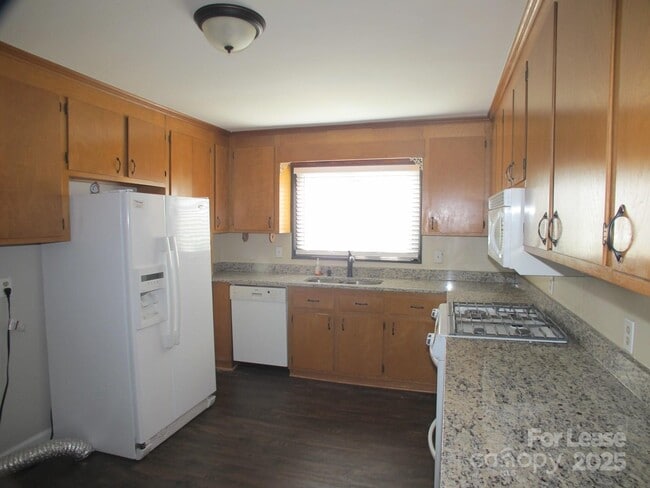 Building Photo - 6561 Morehead Rd