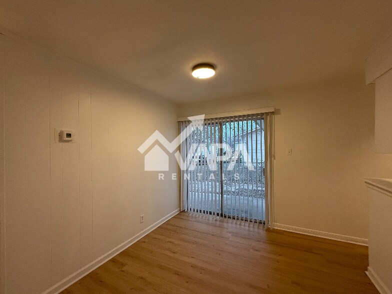 Building Photo - 4926 Lark Ave