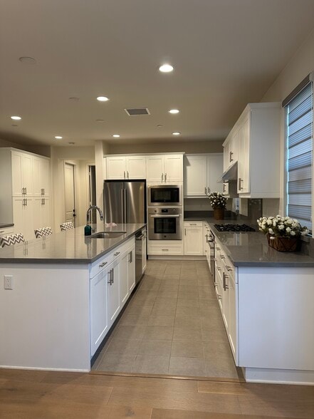 Building Photo - 8005 Chalet Ln