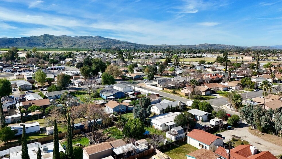 Building Photo - 25595 5th St