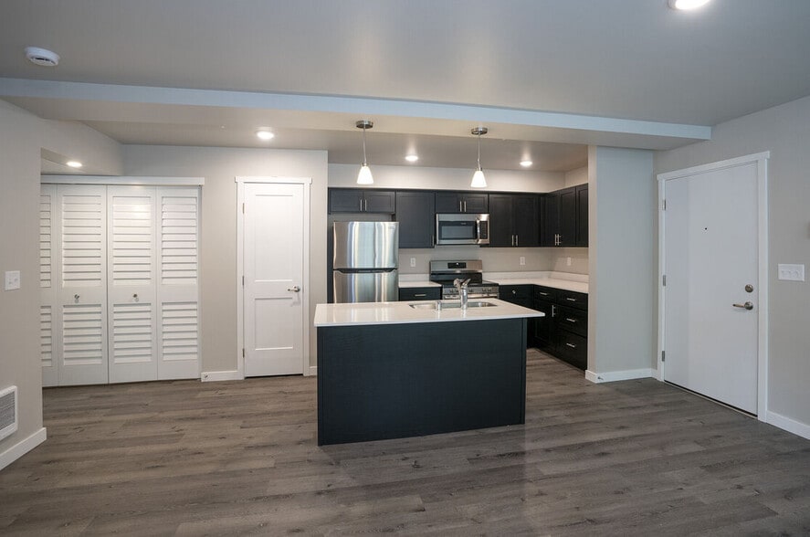 Building Photo - Hillside Apartments