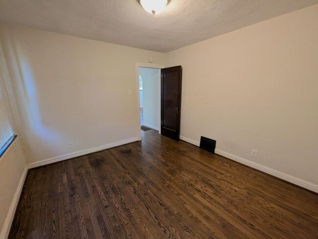 Building Photo - A Little Gem with Big Brentwood Energy