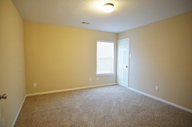 Building Photo - 26834 Henson Falls Dr
