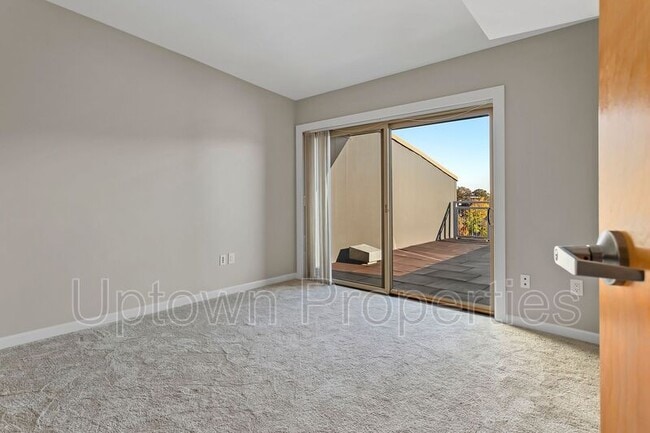 Building Photo - 12600 SW Crescent St