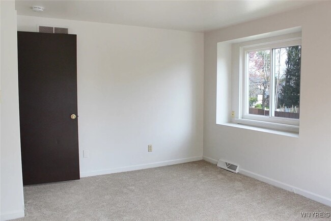 Building Photo - 116 Berehaven Dr