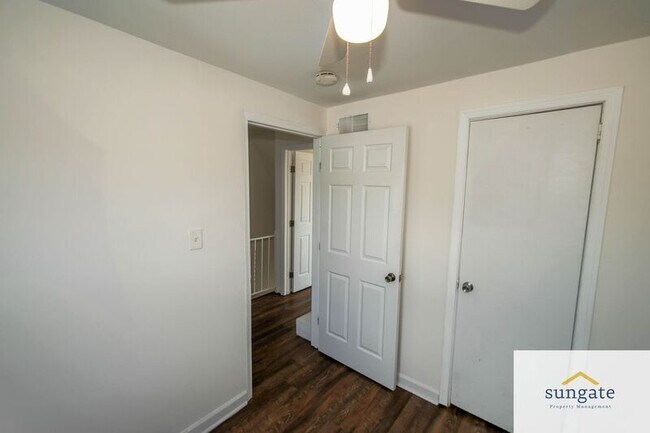 Building Photo - 5215 Wasena Ave