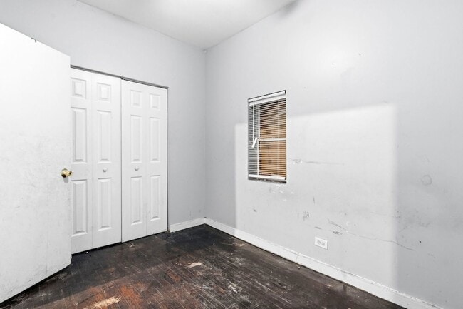 Building Photo - 6913 S Throop St