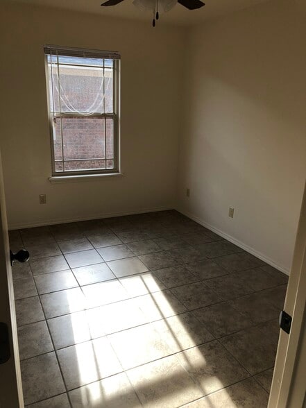 Building Photo - 260 Ashley Dr