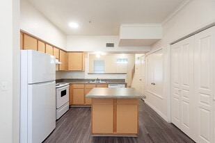 Building Photo - Regent 1 Apartments