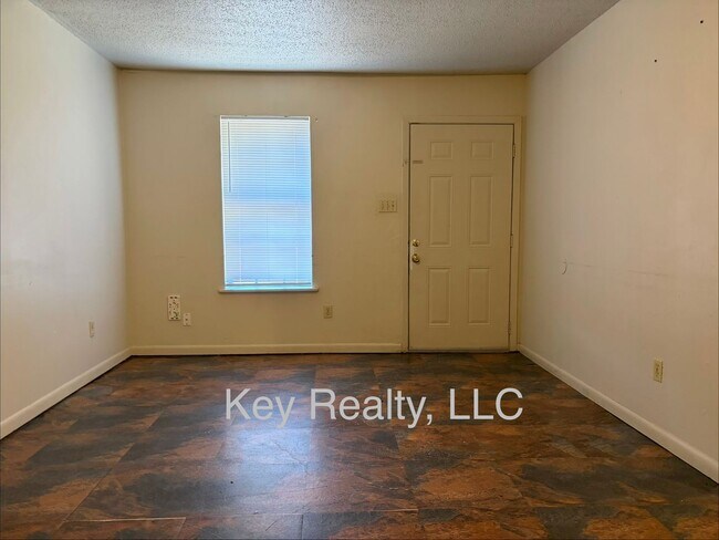 Building Photo - HQV-2519 Llewellyn