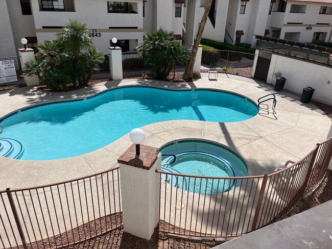 Building Photo - Experience easy living in this bright and ...