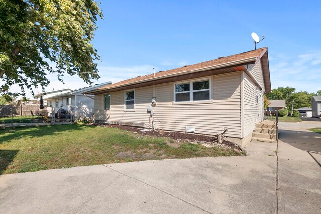 Building Photo - 16248 Haven Ave