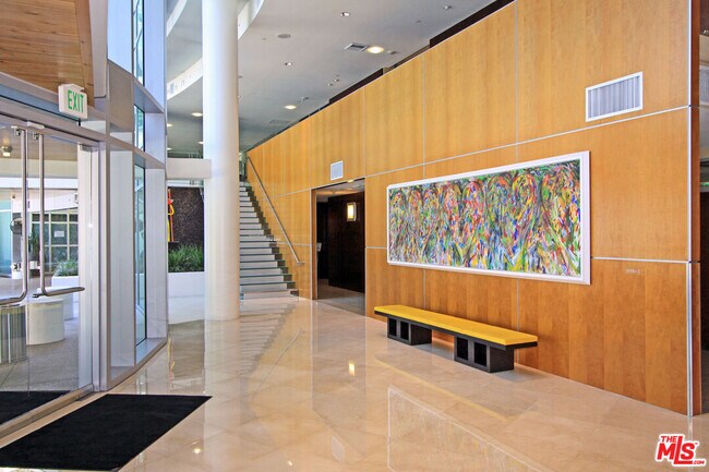 Building Photo - 13700 Marina Pointe Dr