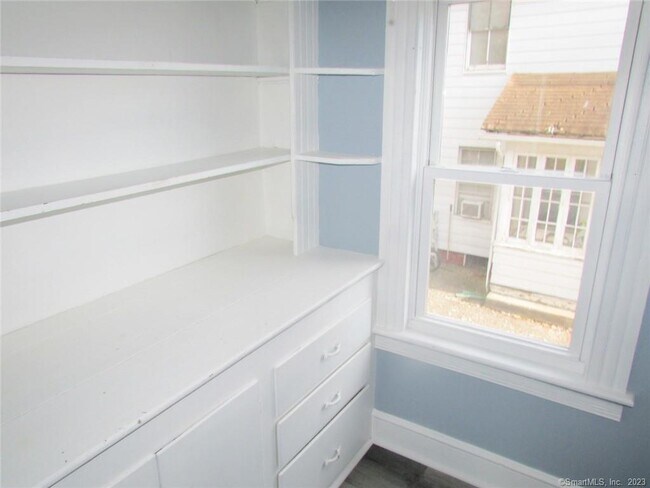 Building Photo - 93 E Elm St