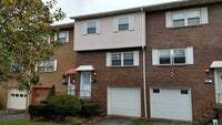 Building Photo - Beautiful three bedroom townhouse - Hempfi...