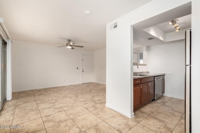 Building Photo - 616 S Hardy Dr