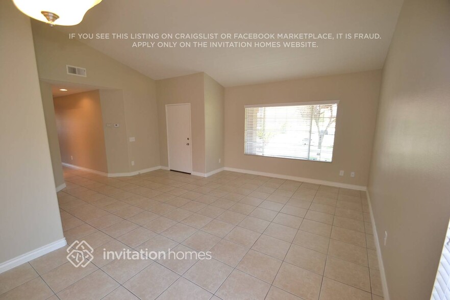 Building Photo - 15128 Versailles St