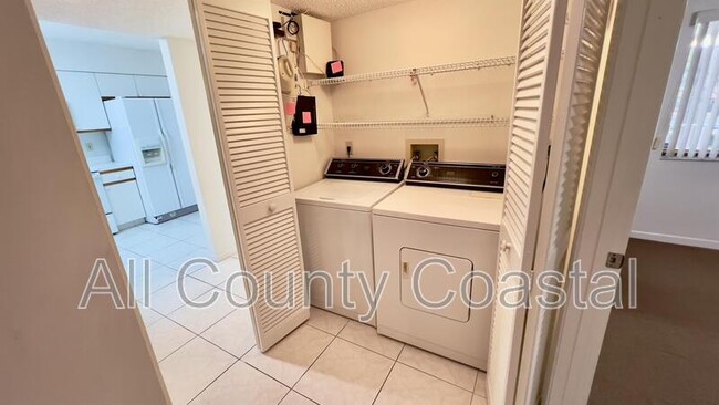 Building Photo - 6121 Pointe Regal Cir