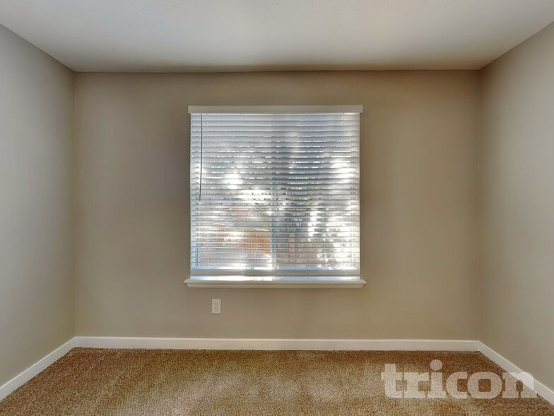 Building Photo - 9227 S Butterwood Ct