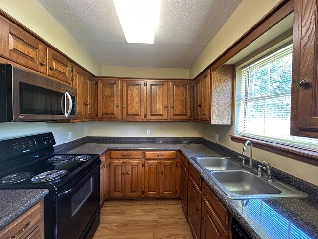Building Photo - Charming 3 Bedroom in Flint!