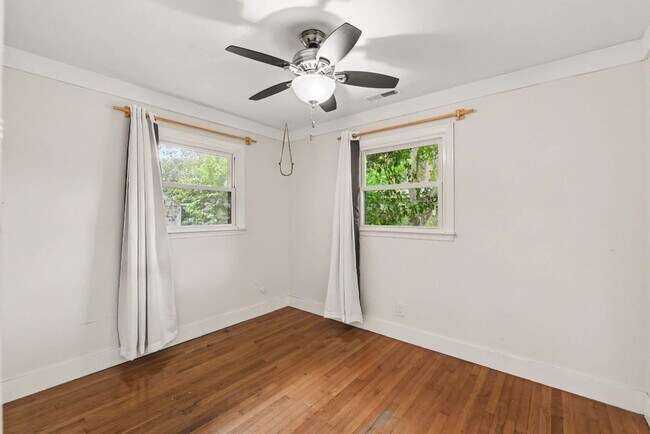 Building Photo - 5815 Hume Ave