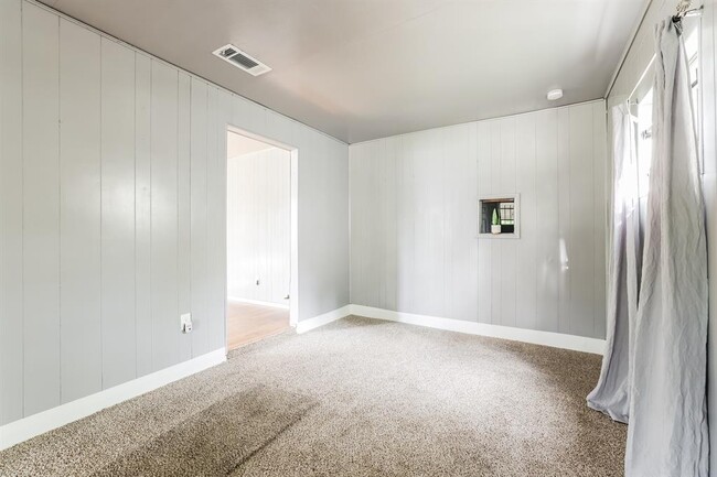 Building Photo - 7730 Darnay Dr