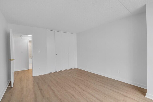 Building Photo - 1055 River Rd