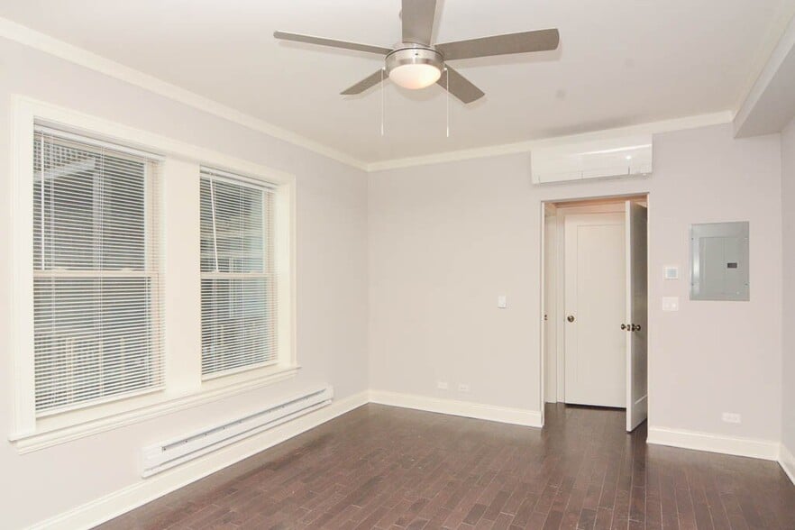 Building Photo - 648 W Wrightwood Ave