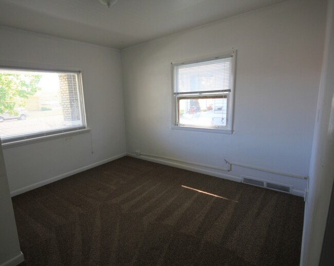 Building Photo - 3 Bed/1 Bath House, super close to BYU cam...