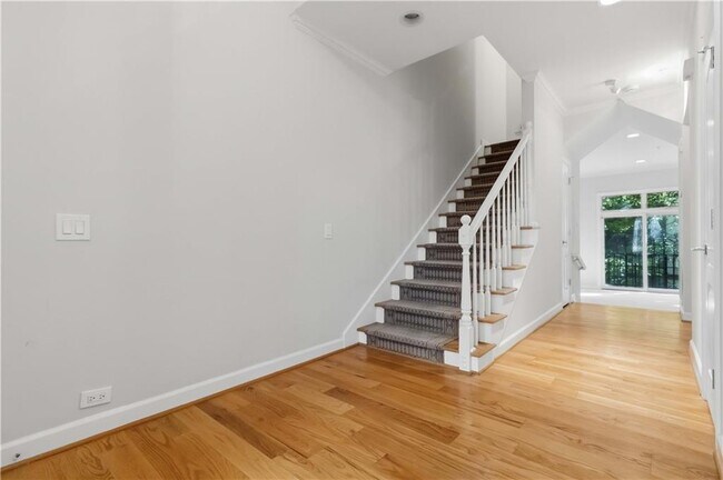 Building Photo - 3475 Oak Valley Rd NE