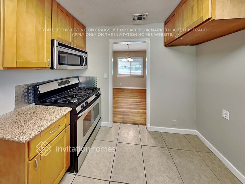 Building Photo - 2305 Carlsbad Ave