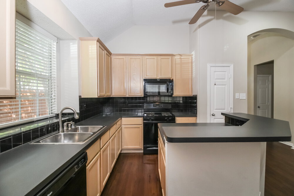 Building Photo - 828 Pinnacle Cir