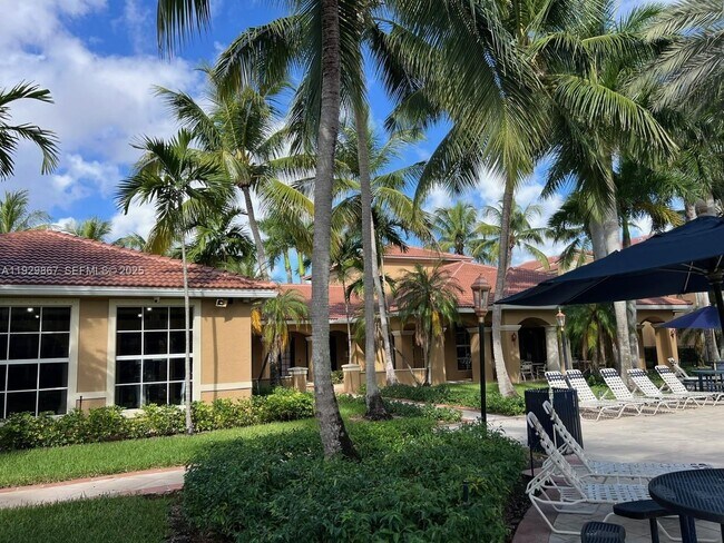 Building Photo - 8000 N Nob Hill Rd