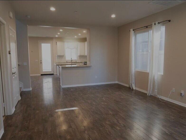 Building Photo - 520 Nile River Dr