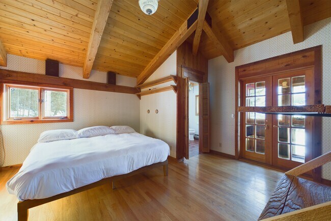 Building Photo - 209 E Reds Rd