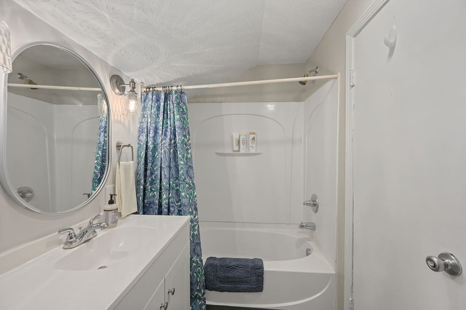 Building Photo - 5651 Ridge Ave