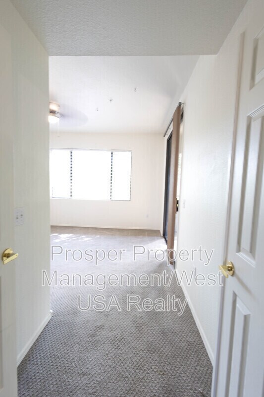 Building Photo - 15252 N 100th St