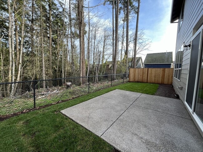 Building Photo - Modern 2025-Built 4 Bedroom Home with EV Charging, 5kW Solar, Open-Concept Living, Scenic Outdoor...