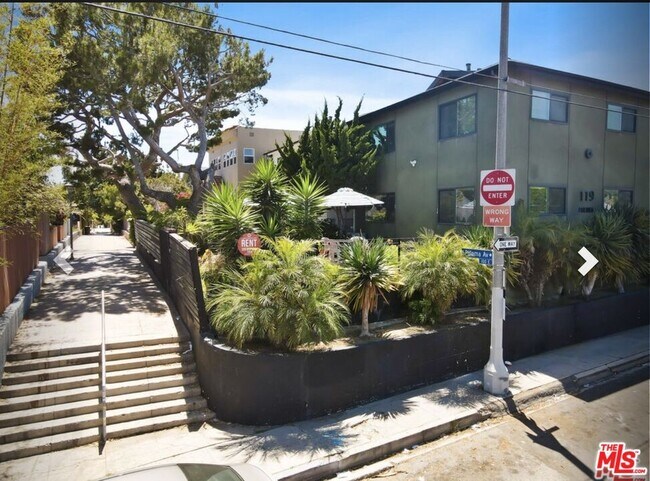 Building Photo - 119 Paloma Ave