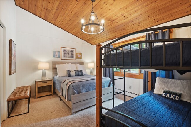 Building Photo - 1 bedroom, 1 bath Condo on Whitefish Lake