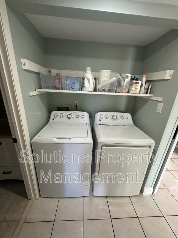 Building Photo - 100 Canebreakers Dr