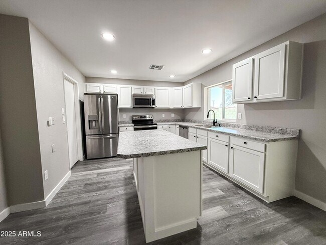 Building Photo - 8616 N 40th Dr