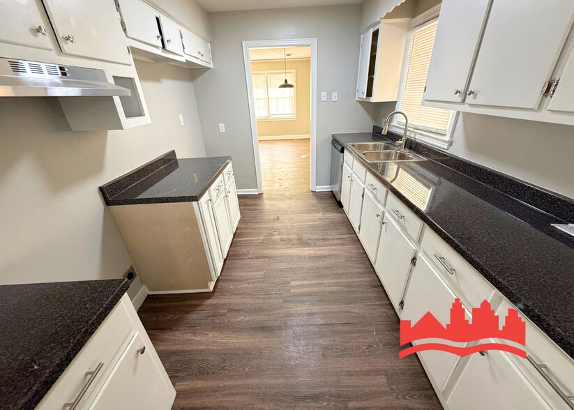 Building Photo - 3620 Sharpe Ave