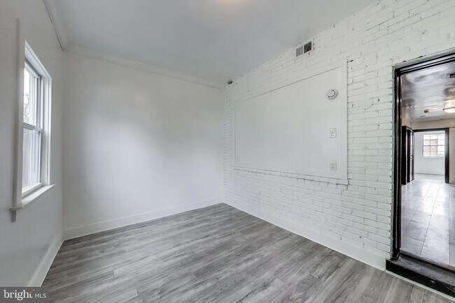 Building Photo - 3918 10th St NE