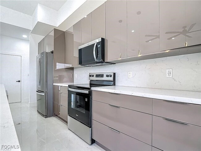 Building Photo - 323 NE 19th Terrace