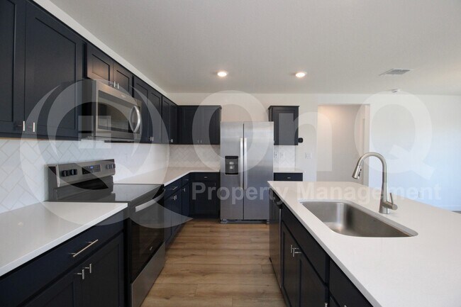 Building Photo - 2540 W La Salle St