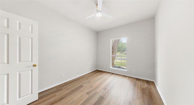 Building Photo - 412 Tamara Dr